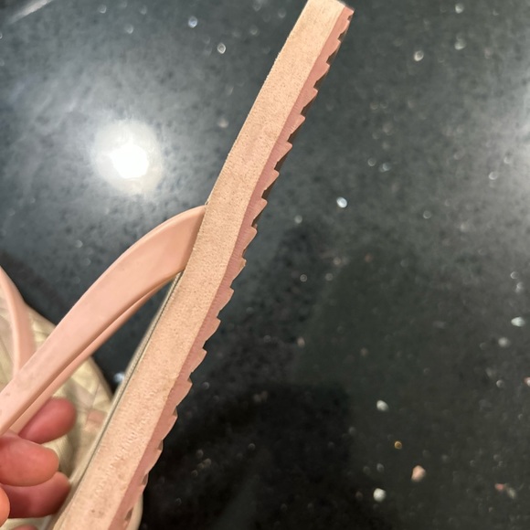 Michael Kors Pink Flip Flops size 6 - Picture 2 of 3